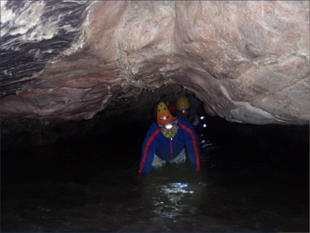  Exploration de la caverne 
